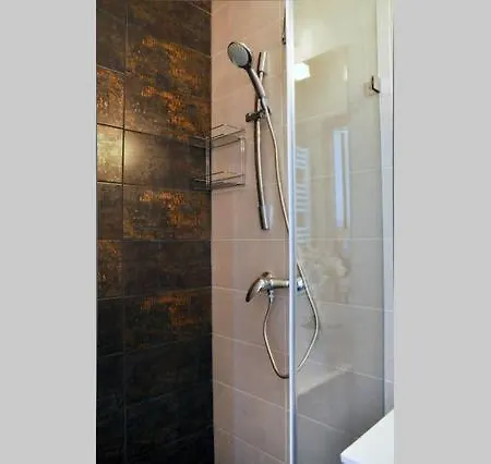 A_or_ B_luxflat_2br_2ba_vaci Street
